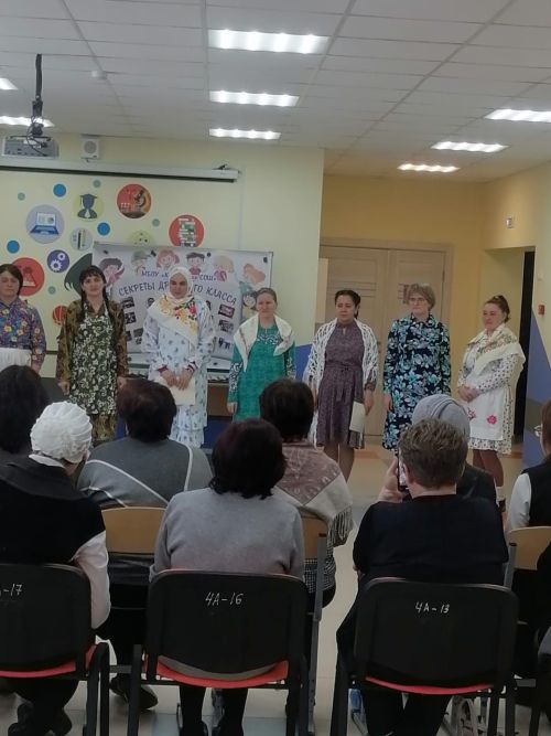 Сегодня на базе МБОУ «Каратунская СОШ» проведен семинар - практикум для классных руководителей школ Апастовского района на тему: «Психолого-педагогические методы и приемы в работе классного руководителя с детьми группы риска»