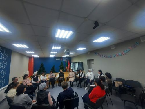 Сегодня на базе МБОУ «Каратунская СОШ» проведен семинар - практикум для классных руководителей школ Апастовского района на тему: «Психолого-педагогические методы и приемы в работе классного руководителя с детьми группы риска»