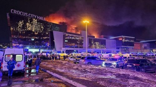 Мужчина с девятимесячным младенцем на руках помог вывести из горящего «Крокус Сити Холла» 50 детей