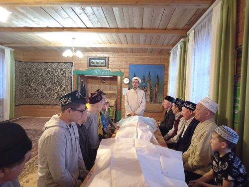 Әлмәндәрдә узган ифтар ашында балалар да катнашты