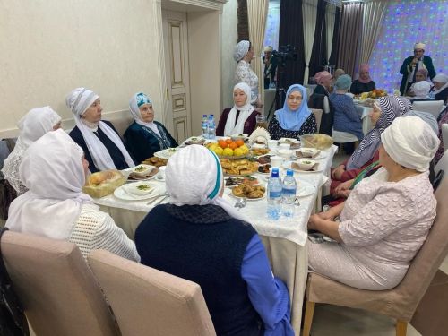 Апаста киң күңелле райондашыбыз Ринат Миначев гаиләсе ифтар ашы үткәрде