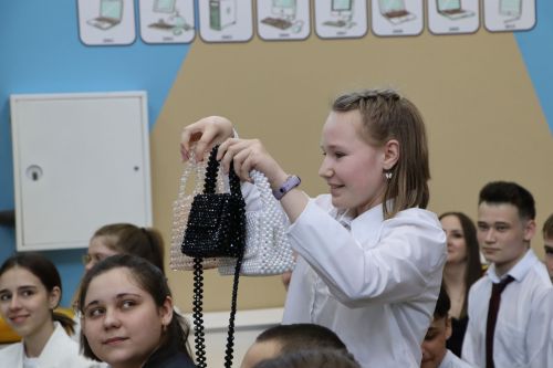 Район башлыгы Айрат Җиһаншин үз эш-шөгылен булдырган балалар белән очрашты