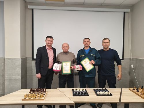 В молодежном центре «Яшьлек» - соревнования по шашкам и шахматам