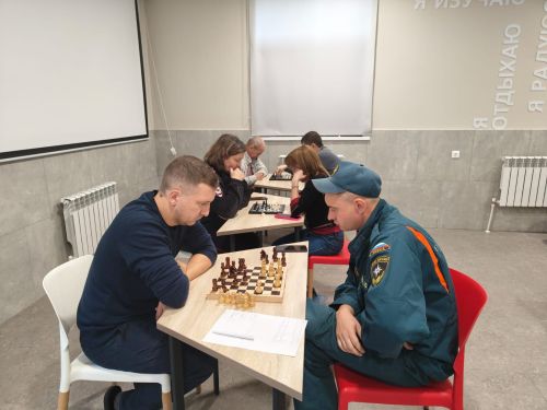 В молодежном центре «Яшьлек» - соревнования по шашкам и шахматам