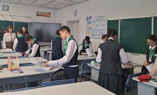 В Апастовской школе прошел рейд «Сохраним школьный учебник», приуроченный ко Всемирному дню школьных библиотек