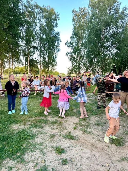 Продолжается благоустройство парка в Бишево