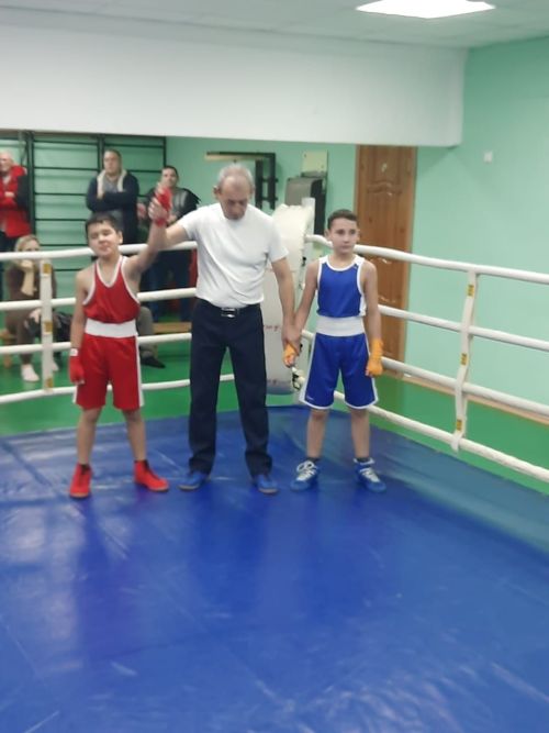 В зале бокса Апастовской спортивной школы, находящемся в Каратунской школе, прошел Открытый межрайонный турнир по боксу