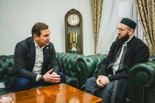 🌙 Муфтий Камиль хазрат в ДУМ РТ встретился с главой Апастовского района Айратом Зиганшиным