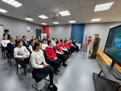 Каратун мәктәбе укучылары Рүзәл Минһаҗев белән очрашты