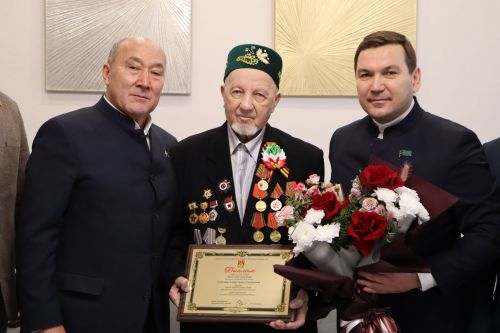 100-летний Ветеран Великой Отечественной войны Хайрутдин ага Салахов награжден юбилейной медалью «80 лет Победы в Великой Отечественной войне 1941-1945 гг.»