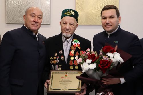 100-летний Ветеран Великой Отечественной войны Хайрутдин ага Салахов награжден юбилейной медалью «80 лет Победы в Великой Отечественной войне 1941-1945 гг.»