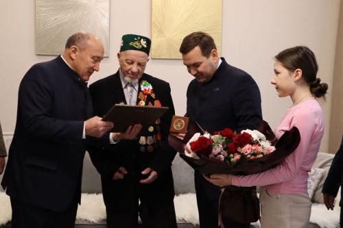 100-летний Ветеран Великой Отечественной войны Хайрутдин ага Салахов награжден юбилейной медалью «80 лет Победы в Великой Отечественной войне 1941-1945 гг.»