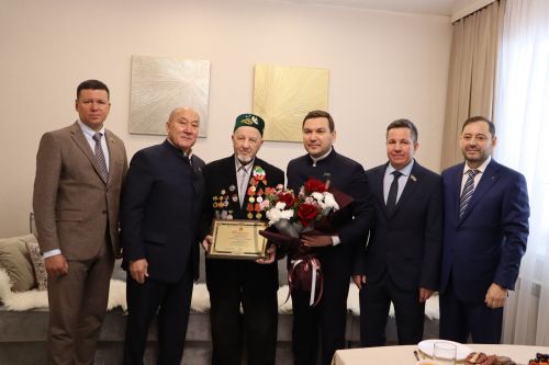 100-летний Ветеран Великой Отечественной войны Хайрутдин ага Салахов награжден юбилейной медалью «80 лет Победы в Великой Отечественной войне 1941-1945 гг.»