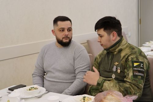 Апас җирлеге махсус хәрби операциядә катнашучы егетләрнең якыннарын хөрмәтләде