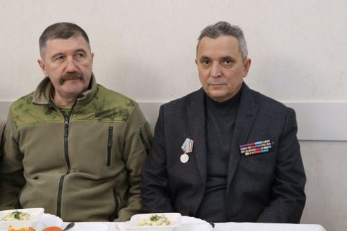 Апас җирлеге махсус хәрби операциядә катнашучы егетләрнең якыннарын хөрмәтләде