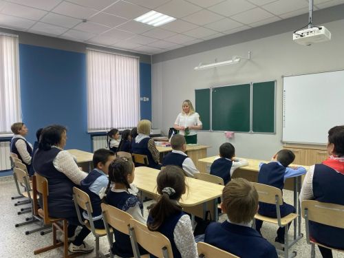 Специалист природного заказника «Зея буйлары» Алия Ильина побывала в Среднебалтаевской школе