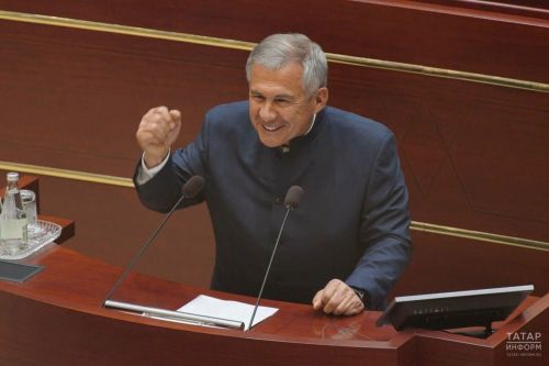 Рустам Минниханов поздравил татарстанцев с Днем воссоединения Крыма с Россией