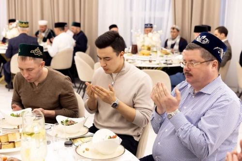 Казанда “Апас” якташлар җәмгыяте ифтар ашы уздырды