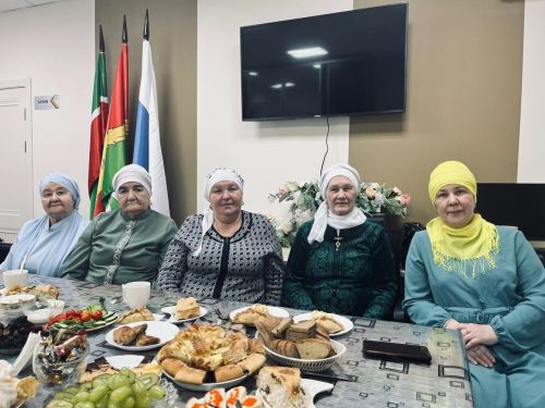 Апаста өлкән хезмәттәшләрне хөрмәтлиләр