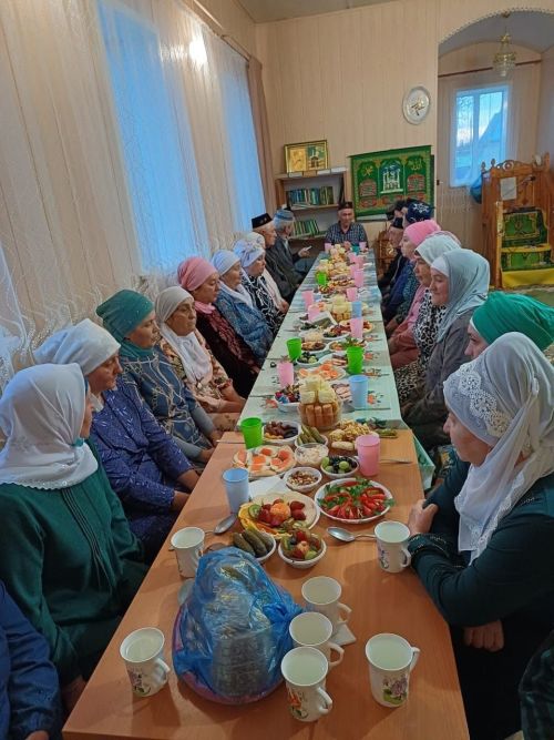 Шыгай авылы өлкәннәре кабат ифтар ашына җыелган