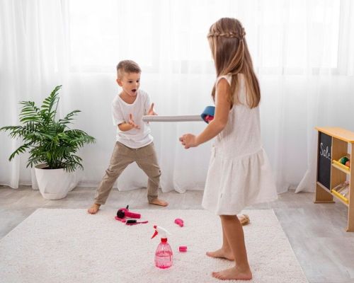 Өч яшьлек кыз әтисенең пистолетыннан сеңлесенә аткан