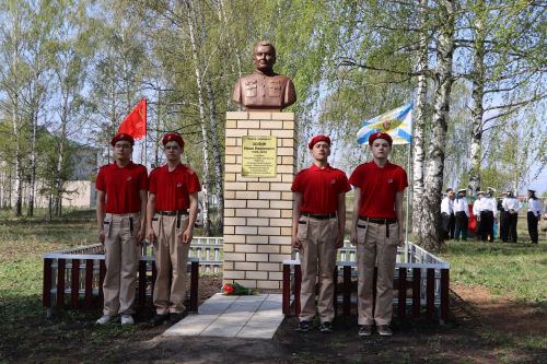 Апаста контр-адмирал, хәрби журналист Иван Иванович Золинны искә алдылар