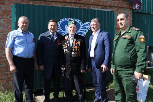 Россия Федерациясе Дәүләт Думасы депутаты Максим Топилин Бөек Ватан сугышы ветераны Хәйретдин Сәлаховны Җиңү бәйрәме белән тәбрик итте