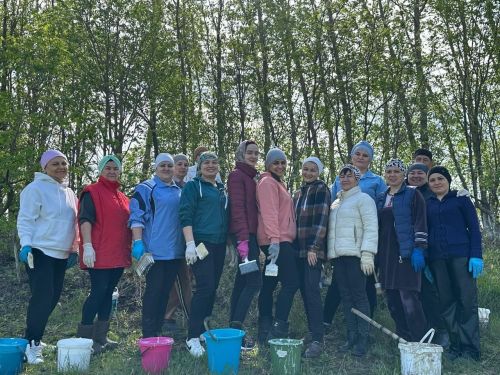 В районе продолжается двухмесячник по приведению в порядок скверов, парков, улиц и придомовых территорий
