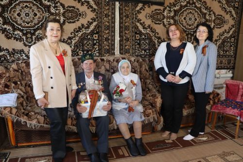 Районыбыз өлкәннәре якташыбыз, Апас районында туып-үскән шәхси эшмәкәр Ленар Яруллинның күчтәнәчләрен алдылар
