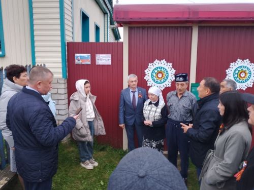 Олы Бакырчы авылының батыр уллары хөрмәтенә хәтер такталары куелды