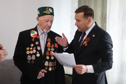 Бөек Ватан сугышы ветераны Хәйретдин ага Сәлахов Җиңү көне котлаулары кабул итте