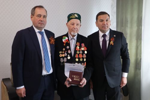Бөек Ватан сугышы ветераны Хәйретдин ага Сәлахов Җиңү көне котлаулары кабул итте