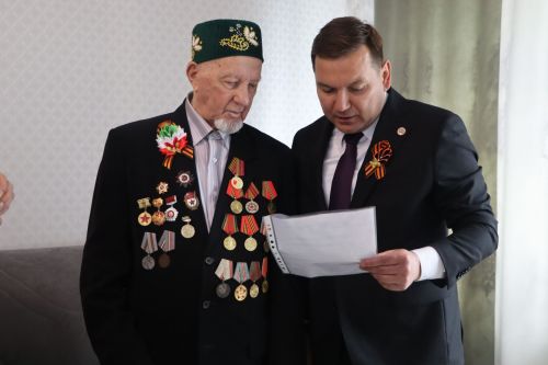 Бөек Ватан сугышы ветераны Хәйретдин ага Сәлахов Җиңү көне котлаулары кабул итте