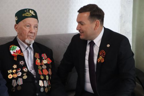 Бөек Ватан сугышы ветераны Хәйретдин ага Сәлахов Җиңү көне котлаулары кабул итте