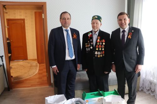 Бөек Ватан сугышы ветераны Хәйретдин ага Сәлахов Җиңү көне котлаулары кабул итте