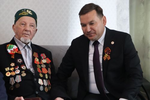 Бөек Ватан сугышы ветераны Хәйретдин ага Сәлахов Җиңү көне котлаулары кабул итте