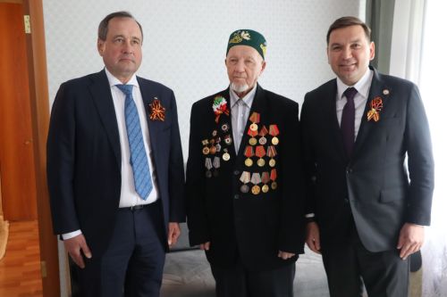 Бөек Ватан сугышы ветераны Хәйретдин ага Сәлахов Җиңү көне котлаулары кабул итте