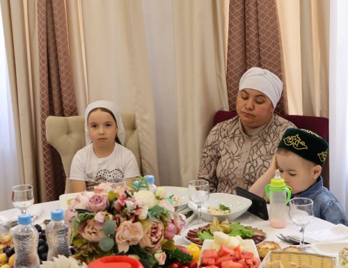 Апаста Лилия Зәйнуллина гаиләсе райондашлар өчен Корбан ашы уздырды