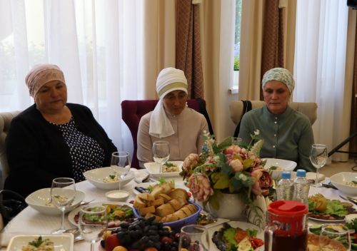 Апаста Лилия Зәйнуллина гаиләсе райондашлар өчен Корбан ашы уздырды
