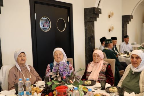 Апаста Лилия Зәйнуллина гаиләсе райондашлар өчен Корбан ашы уздырды