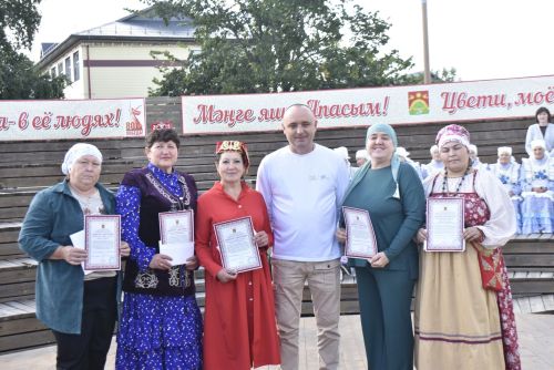 Иң күркәм мәчет һәм чиркәү макетлары билгеле булды