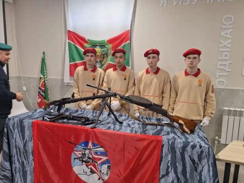 23-25сентября в молодёжьном центре «Яшьлек» работала «Мобильный музей-выставка «НА ЗАЩИТЕ ГРАНИЦ»