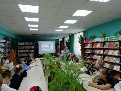 В Каратунской библиотеке прошел урок «Дорогой мира и добра»