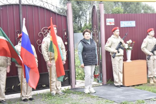 Апаста батыр егет Рөстәм Абдуллин яшәгән йортка истәлек тактасы куелды