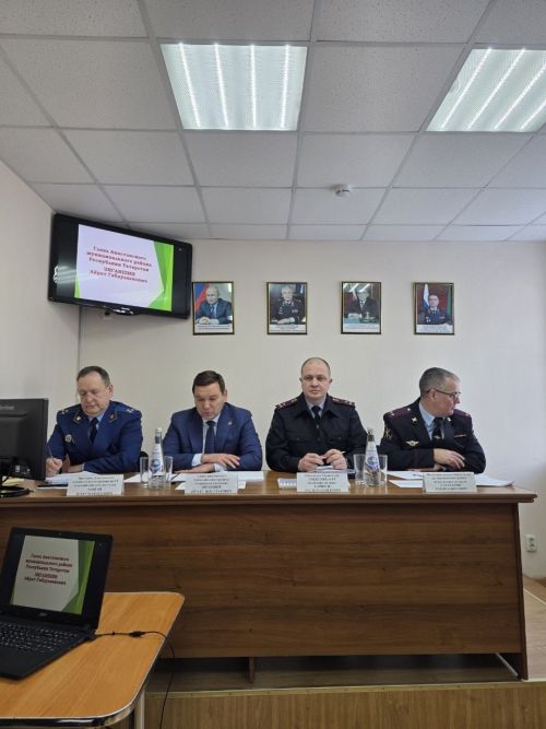 В Апастовском отделе внутренних дел состоялось совещание при начальнике Управления Госавтоинспекции МВД по РТ Гарипова Рустема Рамилевича по подведению итогов оперативно-служебной деятельности за 2025 год