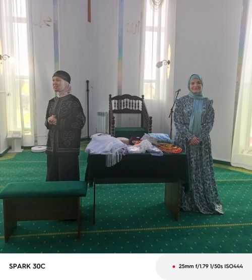 Апаста абыстайлар җыены узды