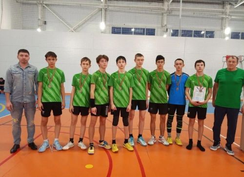 В универсальном спортивном зале «Апас» прошел Открытый новогодний турнир  «Спортивной школы» по волейболу среди юношей