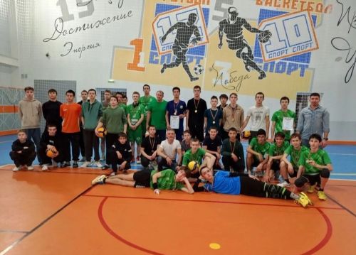 В универсальном спортивном зале «Апас» прошел Открытый новогодний турнир  «Спортивной школы» по волейболу среди юношей