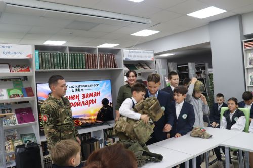 Апас үзәк китапханәсендә “Безнең заман геройлары” дип исемләнгән чара узды