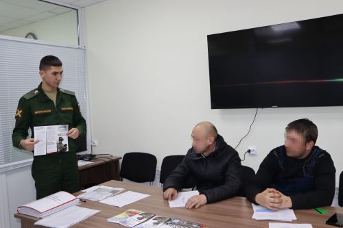 “Хәрби кием киеп, солдатларга ярдәм итәсе килде”